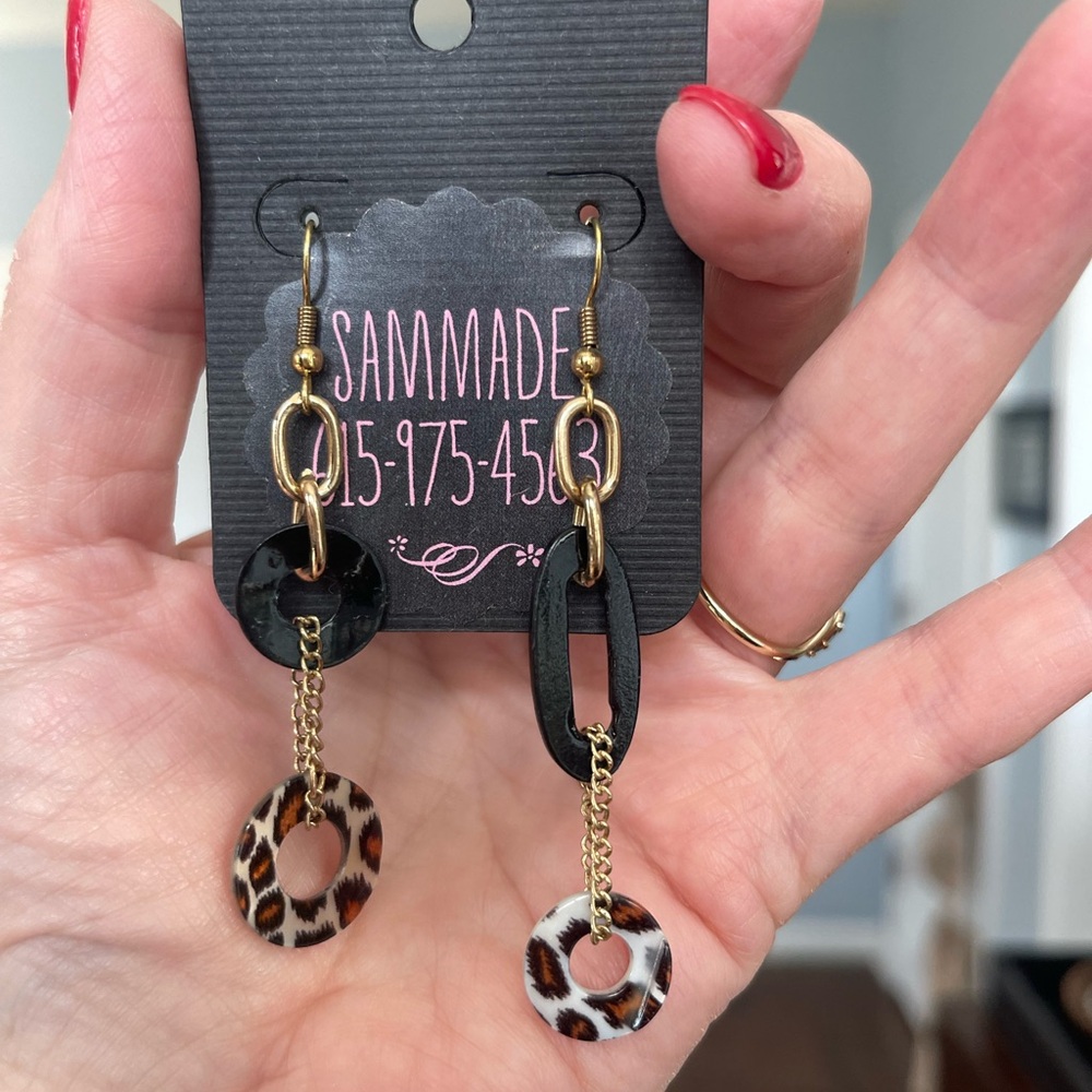 Asymmetrical/Mis-Match
Black and Leopard/Gold Earrings